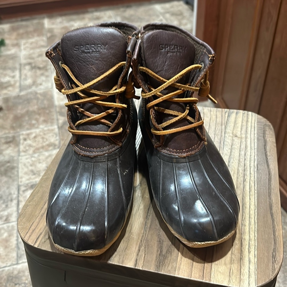 Women’s sperry boots